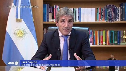 Milei lanza plan de austeridad y devalúa más de 50% la moneda argentina
