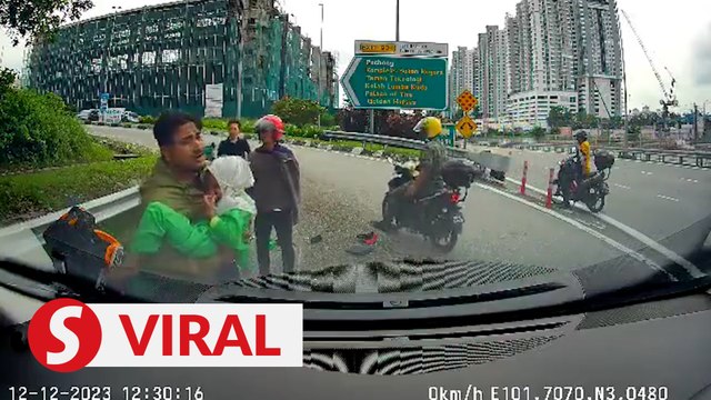 Caught on dashcam: Pick-up truck driver to be charged for reckless driving