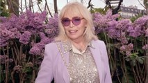 GALA VIDÉO - Amanda Lear en nuisette : ces photos qui surprennent !