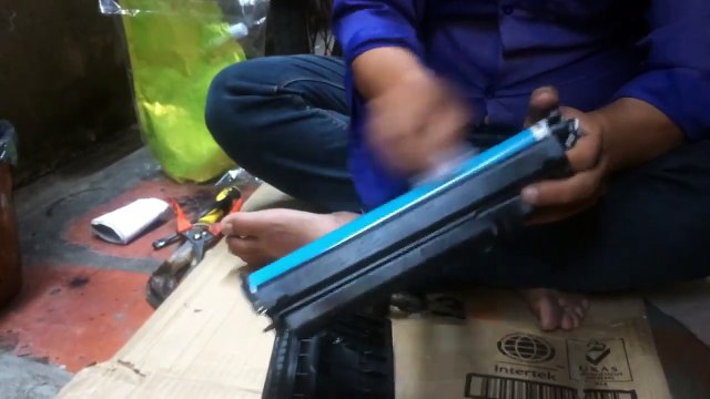 របៀបបញ្ចូលទឹកថ្នាំ ៨០ អេ និង ដោះចេញ l How to Refill Toner HP 80A CF280A,Breasts Toner [Thol Un]