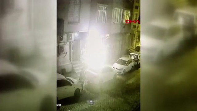 Elinde döner bıçağıyla girdiği binadan ayakkabıları çaldı