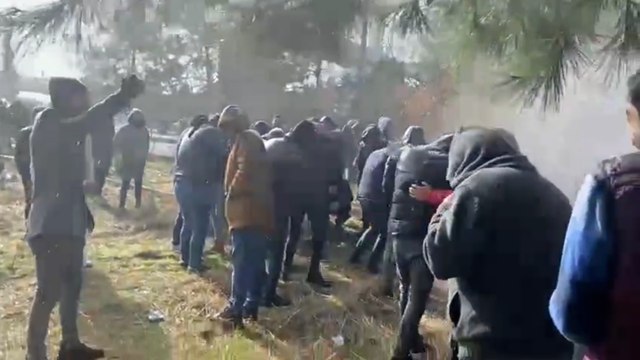 Şanlıurfa'da jandarma biber gazlı ve tazyikli su ile müdahale etti