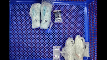 가랑이에 마약 숨긴 운반책 공항에서 적발...5명 구속 / YTN