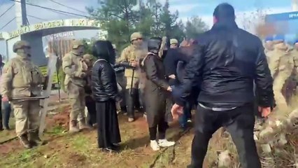 Direnişin 17'nci gününde jandarma 17 Özak Tekstil işçisini gözaltına aldı