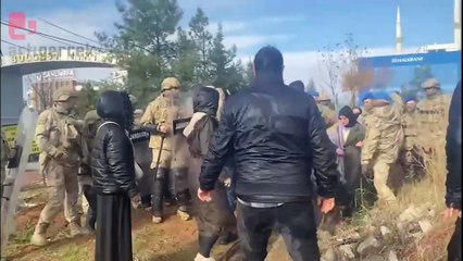 Direnişin 17'nci gününde jandarma 17 Özak Tekstil işçisini gözaltına aldı