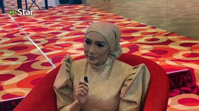 “Macam mak dengan anak!” - Ziana Zain kembali ke pentas muzik-muzik, bersaing dengan BBNU