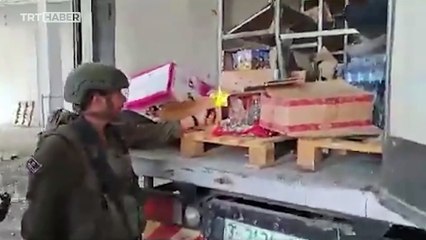 İsrail askerleri sınır tanımıyor: İnsani yardım malzemelerini ateşe verdiler