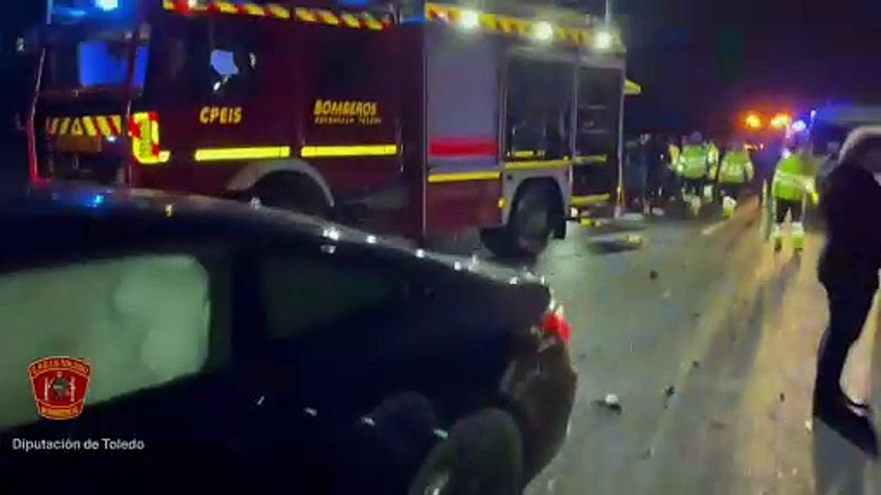 Un muerto, cinco heridos y seis coches afectados por un kamikaze en la A-5