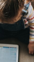 CAM - Les enfants de 6 ans passent presque autant de temps devant un écran qu’à l’école