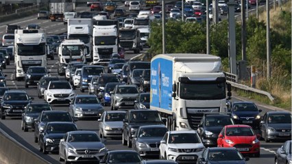 Christmas travel chaos for roads and trains, here’s when it will peak