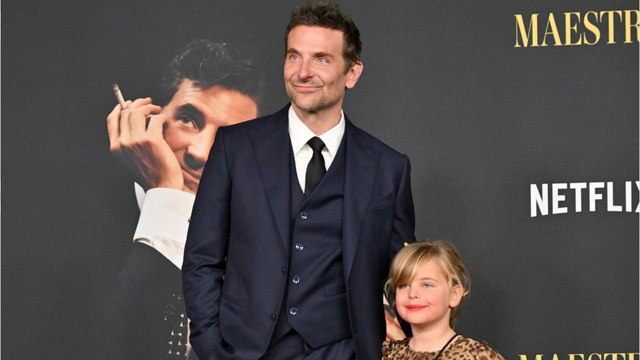 GALA VIDEO – Bradley Cooper papa fier : premier tapis rouge avec sa fille Lea, 6 ans !