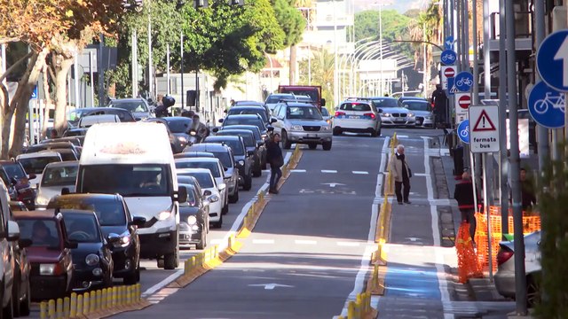 Scontro auto - moto sul corso cavour, ferito il giovane centauro