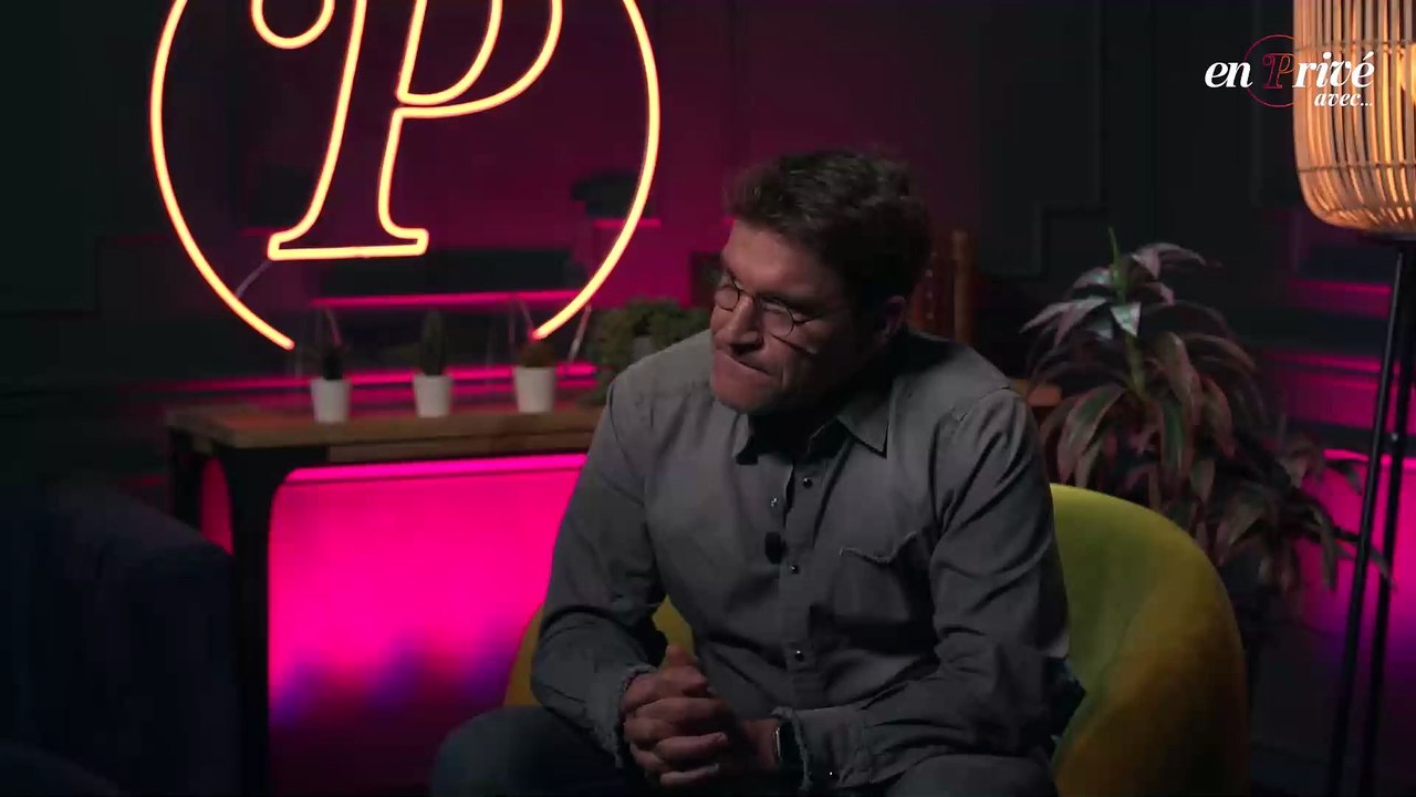 Benjamin Castaldi s'exprime sur ses premières paternités arrivées quand il était jeune dans l'émission exclusive "En privé avec" de "Purepeople"