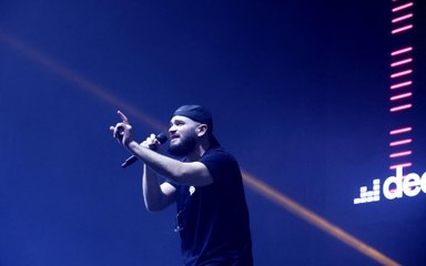 Ils pensaient aller voir Jul en concert, mais réservent un spectacle de Noël dans une école en Suède