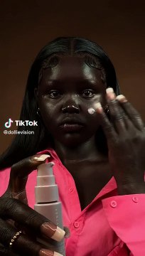 نيادوللي صاحبة مقطع التجميل الأكثر مشاهدة على تيك توك في 2023