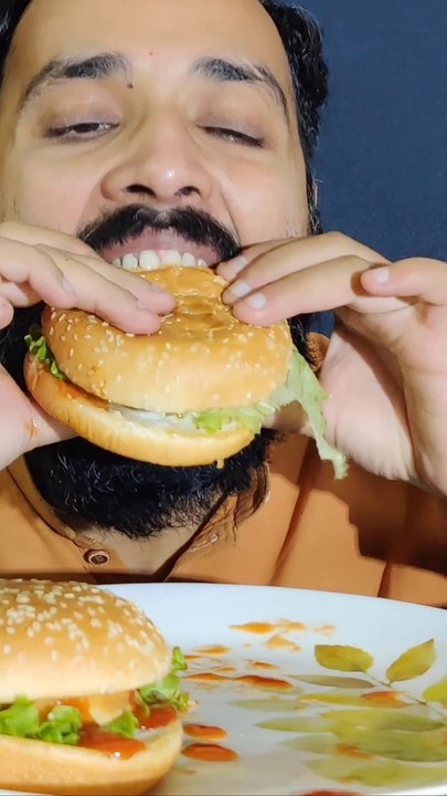 #shorts #asmreating #asmr #mukbang #foodvlogs #asmrfood #mukbangasmr #asmrsounds