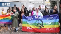 Protesta ante la embajada de Rusia en Serbia contra la reciente prohibición LGBT