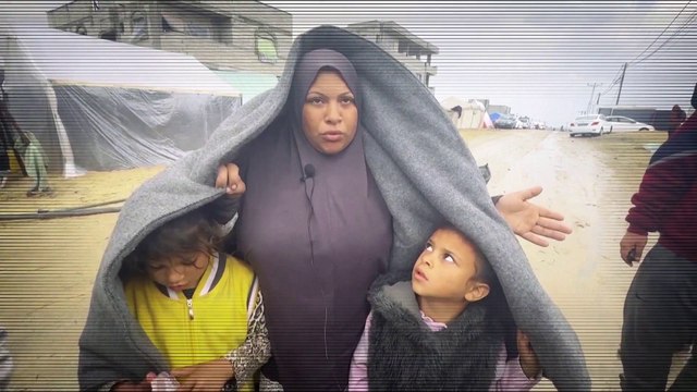 #العربية ترصد معاناة أم نازحة في #غزة من المطر: خيمتنا غمرتها المياه.. ولا نعرف كيف سيعيش أطفالنا في الشتاء