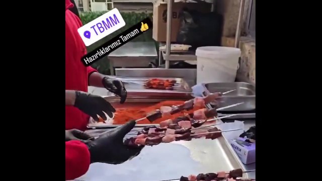 AKP'li Emekli işçi zam beklerken AKP'li vekiller Meclis'te mangal keyfinde