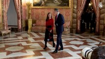 La reina Letizia rescata de nuevo su falda midi de Carolina Herrera