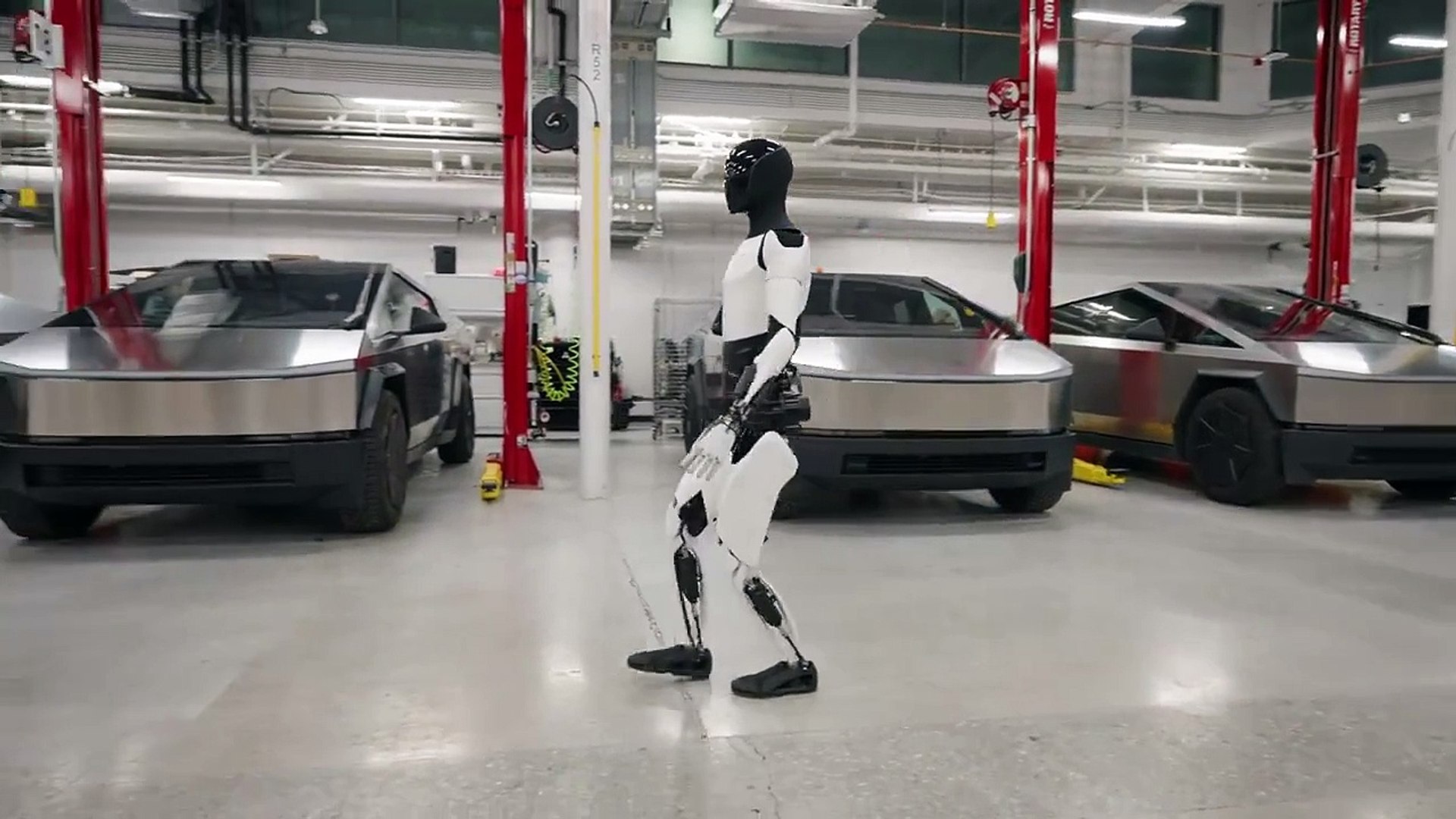 ⁣Tesla Robot Optimus