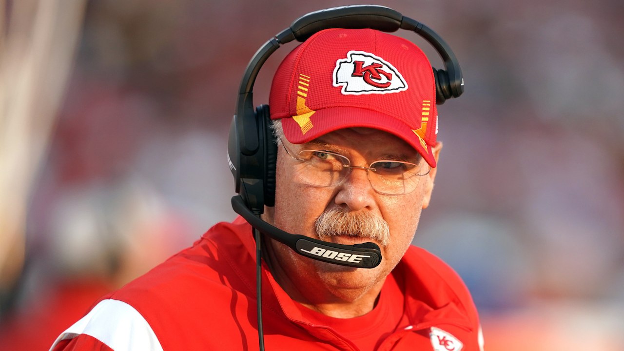 Reaction to Controversial Call in Chiefs vs. Bills Matchup