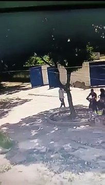 Criminosos entram em escola e roubam alunos em Maceió