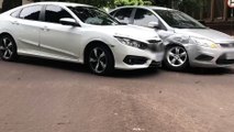 Civic e Focus colidem em cruzamento no Centro