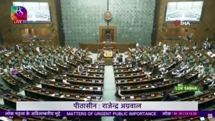 Hindistan'da milletvekilleri parlamentoya sis bombası atan kişiyi dövdü ‐ Clipchamp ile yapıldı