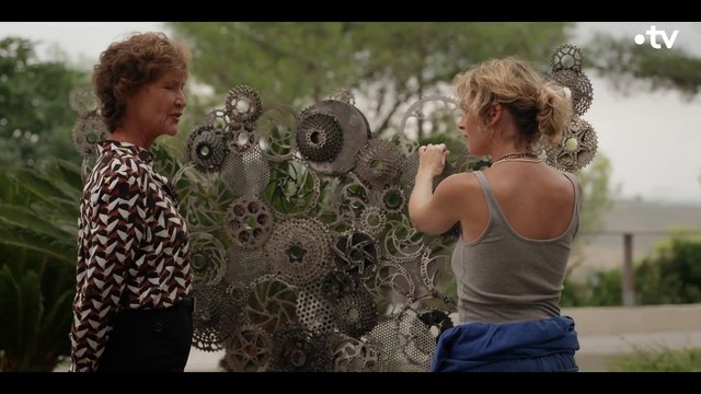 Un Si Grand Soleil : Ça chauffe entre Flore et Elisabeth !