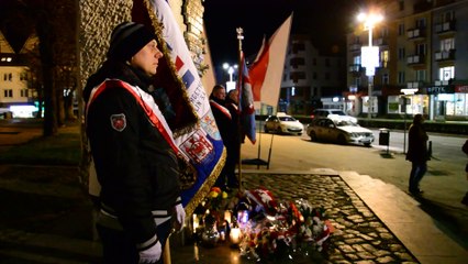 Télécharger la video: Rocznica wprowadzenia stanu wojennego - uroczystości w Koszalinie