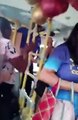 Passageiros entram em clima de Natal e fazem amigo secreto em ônibus