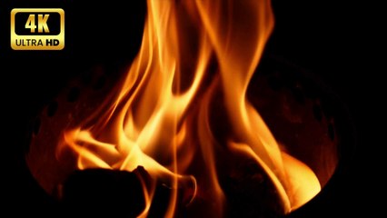 Cozy Crackling Outdoor Fireplace 4K (10 minutes)