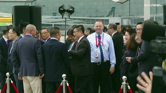 شاهد: في أول رحلة خارجية .. الطائرة الصينية سي 919 محلية الصنع تصل إلى هونغ كونغ