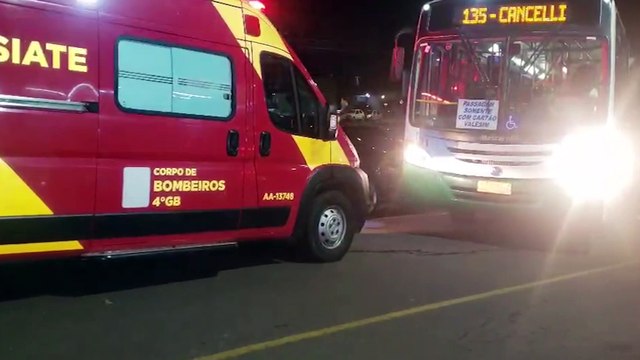Passageira de ônibus fica ferida em acidente na Rua Presidente Juscelino Kubitscheck