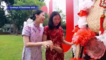 Ratusan Kresek Bekas Disulap Jadi Pohon Natal Oleh Dosen Arsitektur di Surabaya