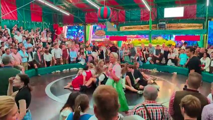 Girls on the devil's wheel_teufelsrad 2023 Oktoberfest Munich