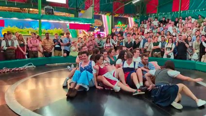 Girls on the devil's wheel_Teufelsrad 2023 Oktoberfest Munich ep2