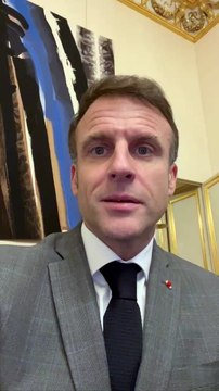 Emmanuel Macron lance le système de leasing de voitures électriques à 100 euros par mois pour les plus modestes, une promesse de campagne qui sera concrétisée le 1er janvier - Regardez