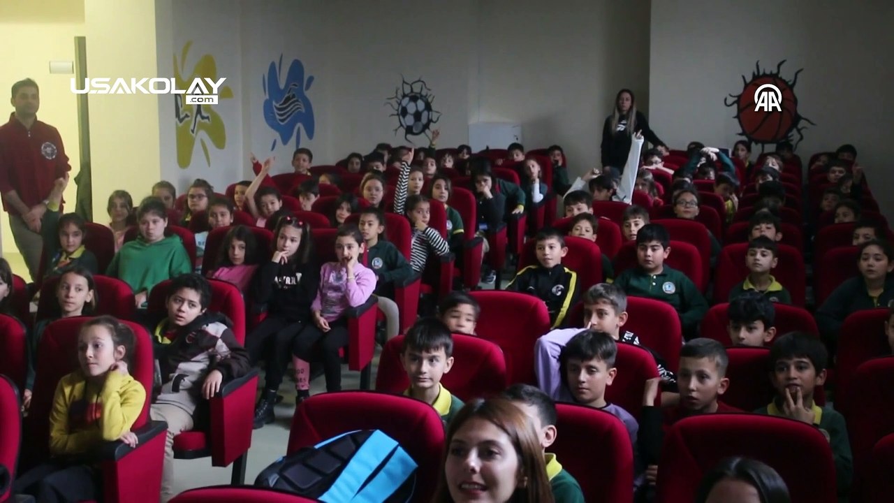Uşak'ta İlkokul Öğrencilerine Arıcılık Anlatıldı