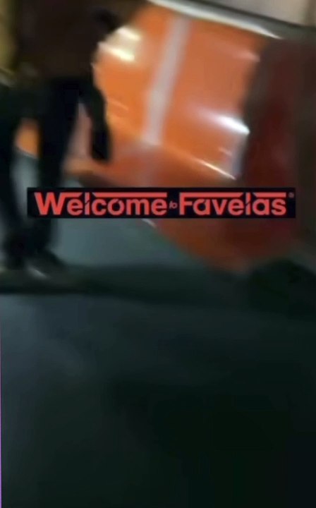 Roma, la metro A non si ferma al capolinea e porta tutti al deposito: "Scusa, vi riporto indietro" [VIDEO]