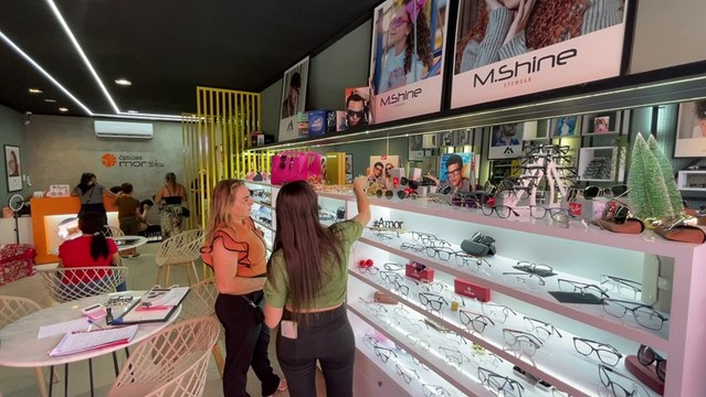 Natal Solidário das Ópticas Morais tem promoção na compra de óculos e ainda ajuda famílias carentes