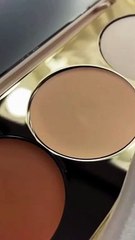 Mystérieux et Glamour : Maquillages des Yeux pour Briller lors des Célébrations des Fêtes