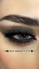 Éblouissants Maquillages des Yeux pour les Fêtes : Des Regards Festifs à Couper le Souffle