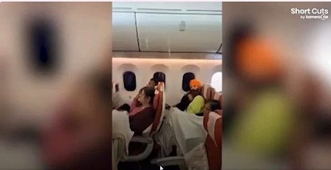 Wasser tropft von der Decke Passagiere erleben in 787 Dreamliner eine nasse Überraschung