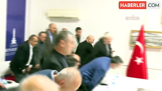 İzmir Büyükşehir Belediye Başkanı Tunç Soyer, Ege Bölgesi Erzurum Dernekleri Birliği Federasyonu Genel Başkanı ve üyeleriyle bir araya geldi