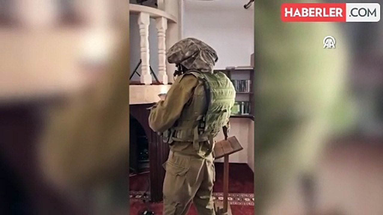 İsrail askerleri Batı Şeria'da bir camiyi işgal edip Yahudi duası okudu