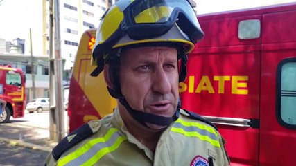 Acidente no Centro: Kwid Capota Após Colisão 🚗