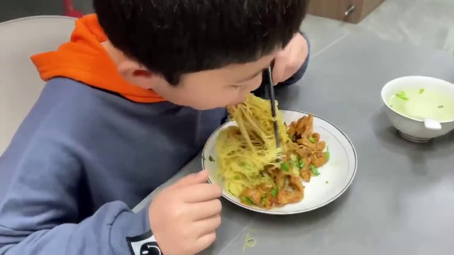 Cook Typical Indonesian Chicken Noodles