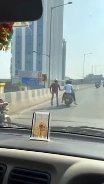 खतरनाक स्केटिंग स्टंट : सोशल मीडिया में वीडियो वायरल